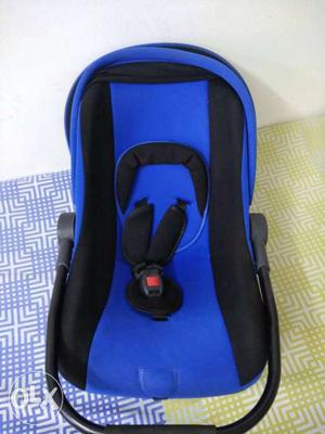 Very good condition baby car seat. used only few