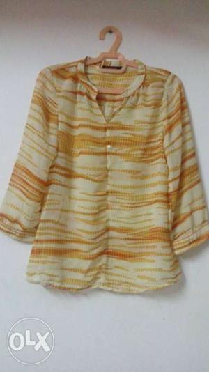 109F yellow coloured casual top