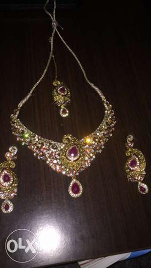 Gold Green And Maroon Gemstone Necklace And Drop Earrings