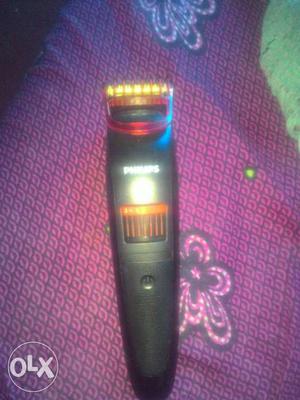 Philips trimmer full condition with charger red