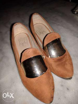 Size 35 Brown colour shoes one year old in gud