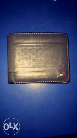 1.5 months old tommy hilfiger wallet in perfect