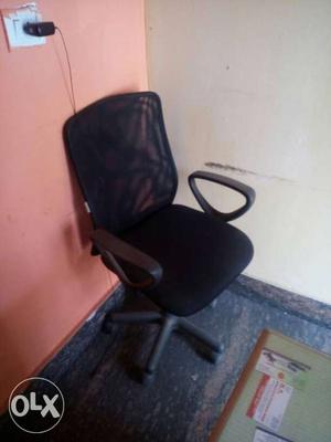 Black Cushion Seat Mesh Backrest Rolling Chair