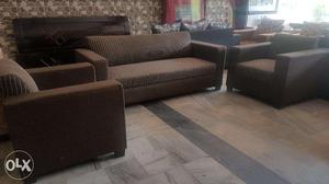 Brand new 3+1+1 straight line sofa with 5 year gurantee