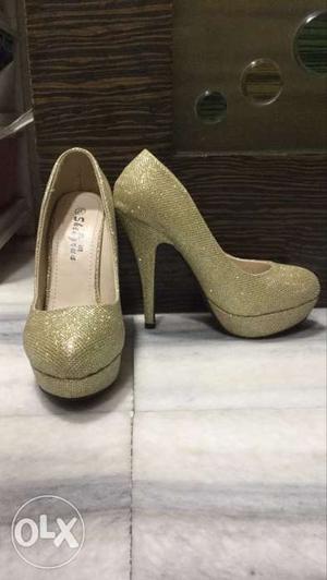 Brand new golden stelatoes with 6inch heels and