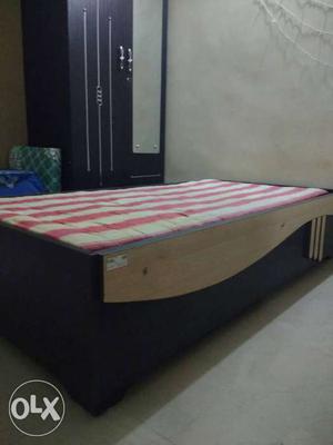 Divan single bed in excellent condition 6 months