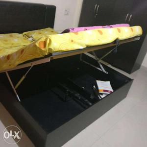 Queen size bed with storage(hydraulic)