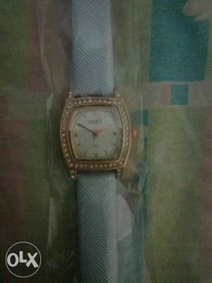 Watch with good quality of belts nice dial