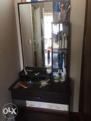 Zuari Dresser With Mirror and sitting stool
