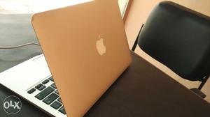 Apple MacBook 11inch ari core i5 ssdGB RAM