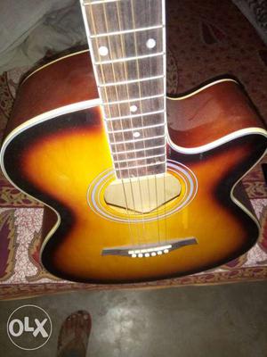 Bronz guitar only one month used. with bag.urgent