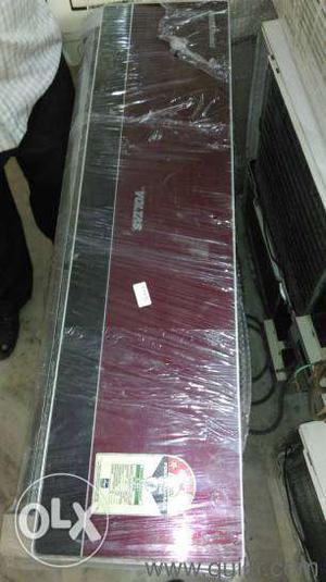 Factory 2nd: Voltas display init 1.5 ton 5 star Copper
