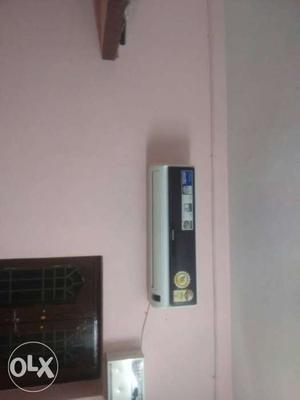 White And Black Split Type Air Conditioner