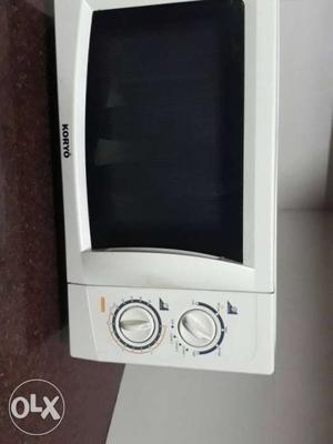 White Koryo Microwave Oven
