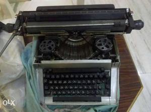 Typing machine on working condition for sale