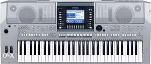 Yamaha PSR S710 Professional Synthesizer for SALE