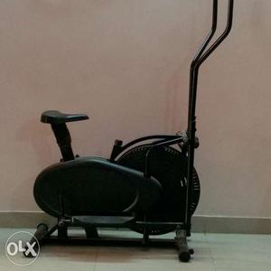 Cross trainer (exercise cycle)