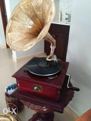 Gramaphone neat polished and working condition
