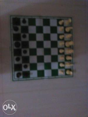 Green And White Chess Board