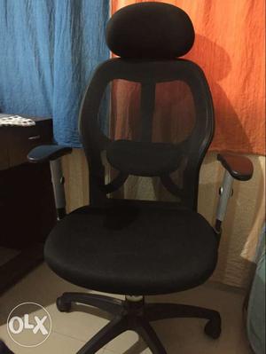 Rovolving office Chair in good condition