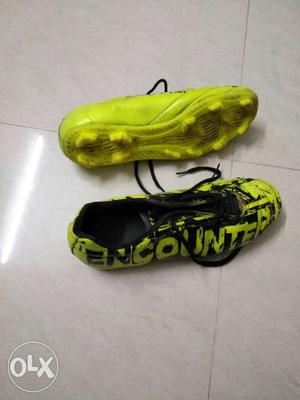 Small size encounter black-green football boots