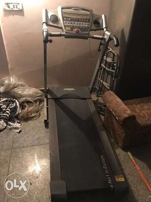Treadmil in good condition with lots of features
