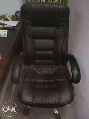 Tufted Black Leather Office Rolling Chair