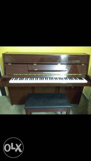 Yamaha lu 90 upright piano new condition. 3 to 4