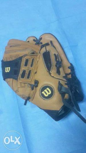 Baseball glove Wilson 10.5 inches