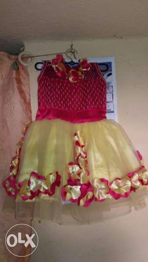 Fancy frock with 4 astar & flower at low