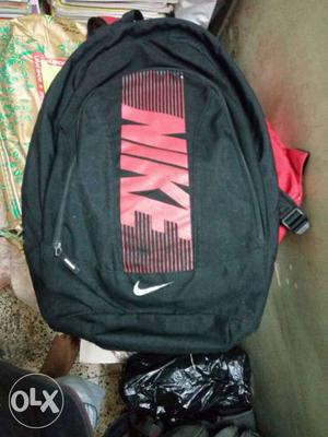 Nike 6 months old bag price nogetiable. in very