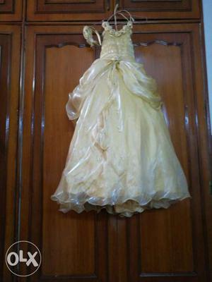 Women's White Sleeveless Wedding Dress