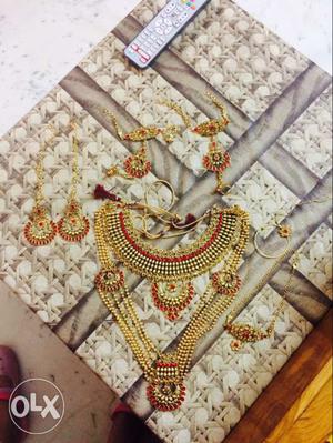 Beautiful bridal set... bought 1month back..just used once