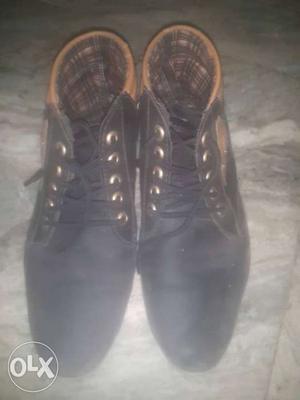 Black boot shoes 3 months old good condition