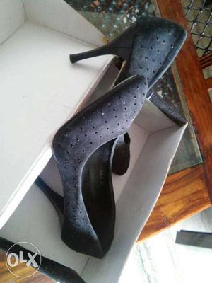 Brand new 3"black heels, 37 size. Never worn