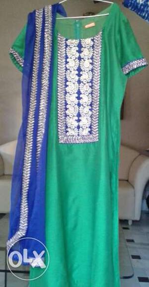 Long green kurti & blue dupatta with border L 45"