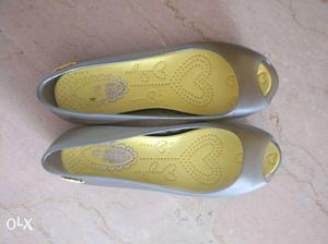 Size 38 water proof slip on, perfect for monsoon