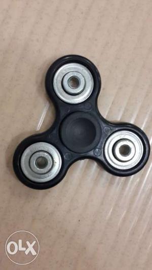 Spinner fidget in wholesale price.. 3-4 colours