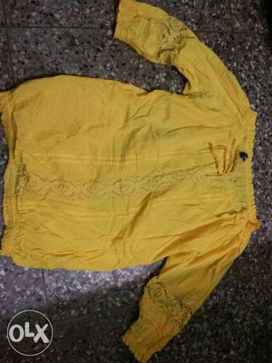 This is a very nice yellow top, 100%cotton and