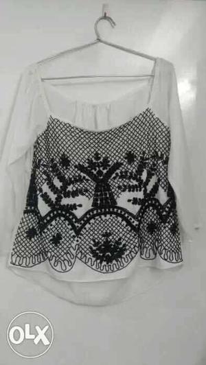 Women's White And Black Printed top