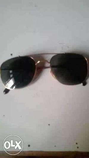 A new black shade sun gogal good quality resnable