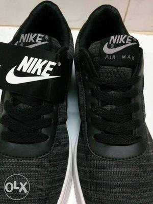 Black Nike sneakers, size 8, unused.