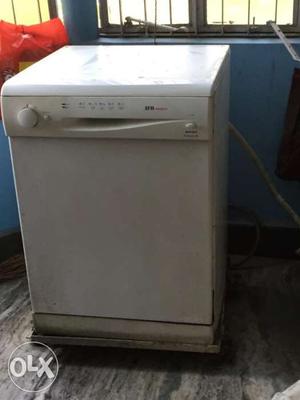Dishwasher 10yr old running condition