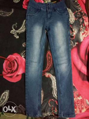High waist blue shaded jeans for sale. size: 28