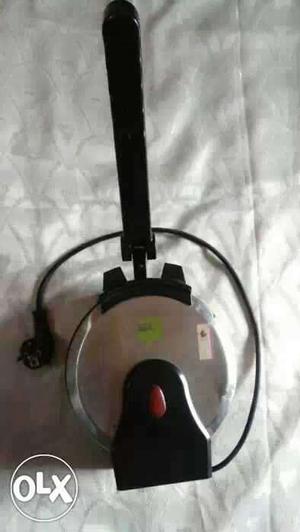 Roti maker in perfect wi condition Free gift-