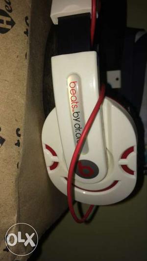 White Beats By Dr. Dre Headphone