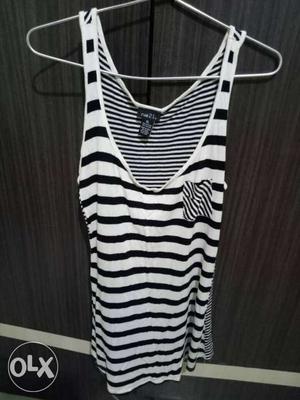 Black And White Striped Scoop Neck Tank Top & Navy Blue crop
