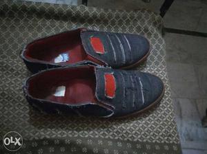 Black and red casual shoes good condition