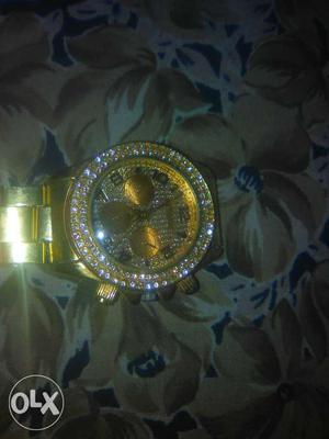 Diamond Inlay Round Gold Bezel Chronograph Watch With Gold