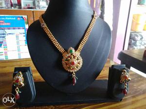 Gold Kundan Necklace With Earrings